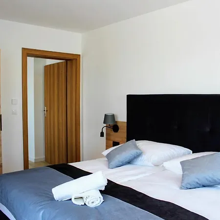 Askana - Basen, Sauny, Jacuzzi Bed & Breakfast