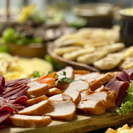 Askana - Blisko Stoku, Basen, Parking Bed & Breakfast 3*