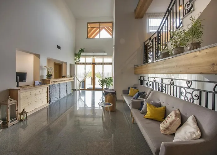 Askana - Blisko Stoku, Basen, Parking Bed & Breakfast 3*