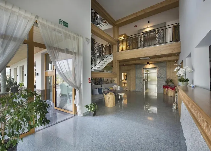 Askana - Blisko Stoku, Basen, Parking Bed & Breakfast 3*