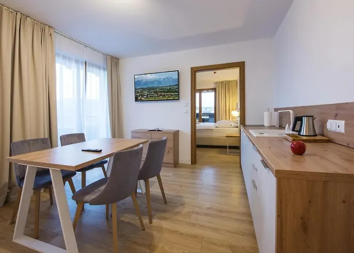 Askana - Blisko Stoku, Basen, Parking Bed & Breakfast 3*