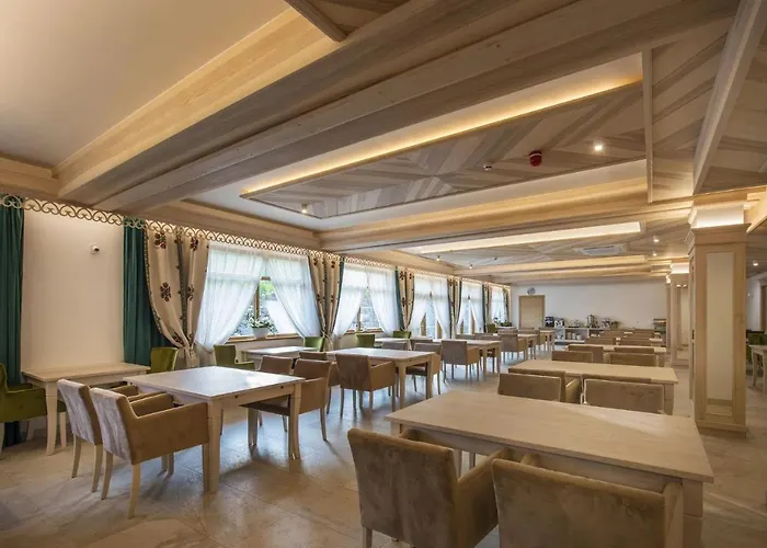 Askana - Blisko Stoku, Basen, Parking Bed & Breakfast 3*