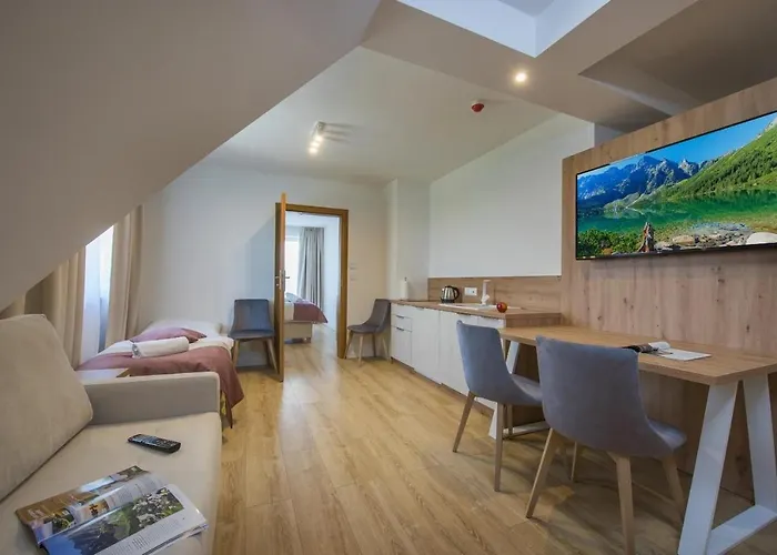 Askana - Blisko Stoku, Basen, Parking Bed & Breakfast