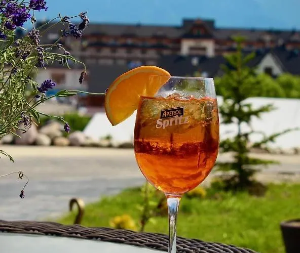 Askana - Blisko Stoku, Basen, Parking Bed & Breakfast 3*